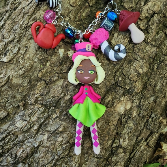 🦋🌺Mad Hatter🥀Girl 🐛🍄Necklace - Picture 3 of 7